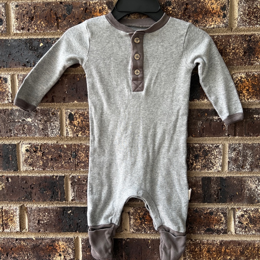 Burt’s bees baby 0/3m onesie
